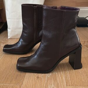 Burgundy sz 8.5 leather square toe booties